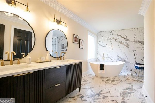 300 SADDLE CREEK Lane, Roswell