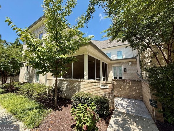 240 Clover Court Roswell