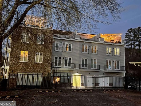 307 Canton Way Roswell