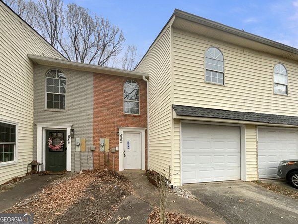 682 Coventry Township Lane, Marietta