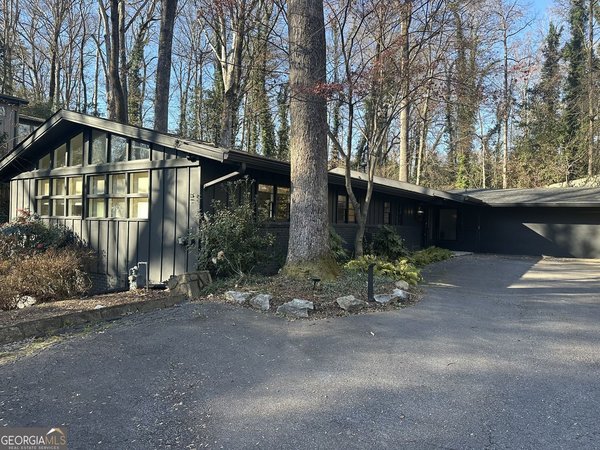 550 Forest Hills Drive Atlanta