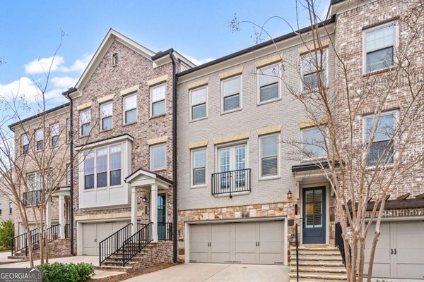 15 Lochurst Lane Roswell