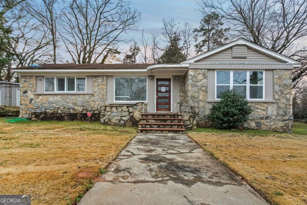 141 Fairview Drive, Fairburn