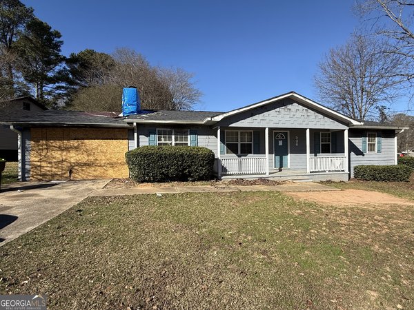 596 Lakeridge Circle Conyers