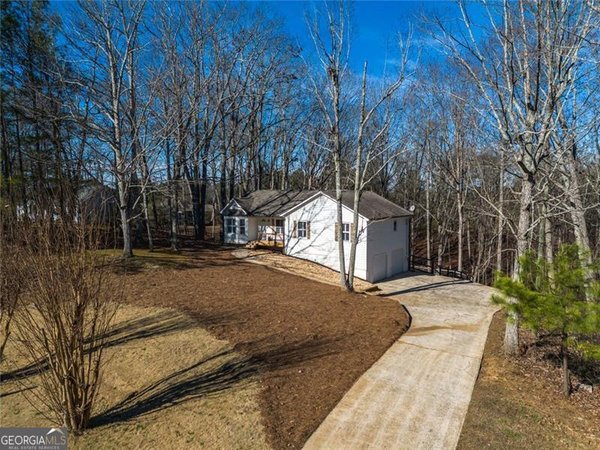 880 White Stag Lane, Canton