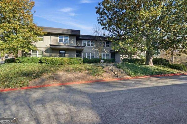 285 Lakemoore Drive Atlanta