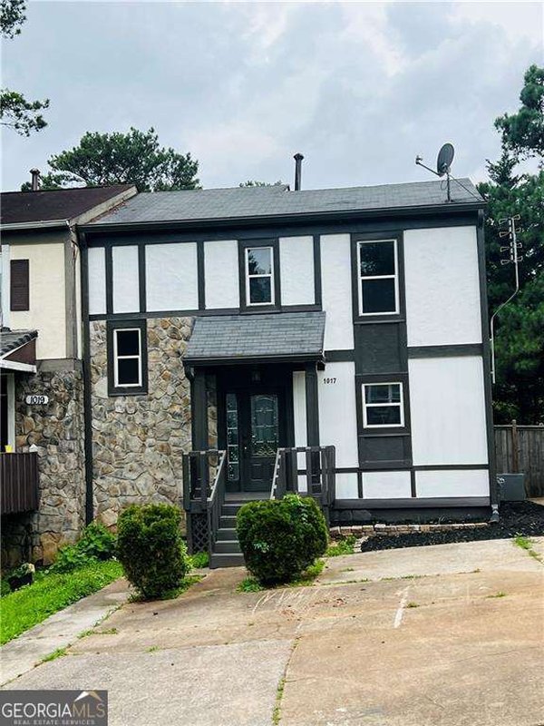 1017 Falling Valley Court Smyrna