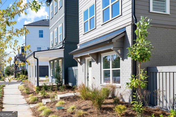 369 King's Landing Hapeville