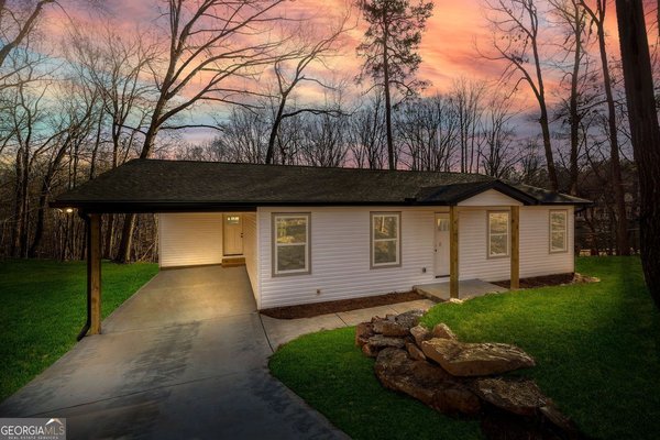 main picture of 3672 Hidden Pond Drive, Gainesville