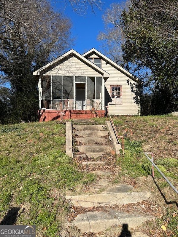 1105 E 7th Street West Point