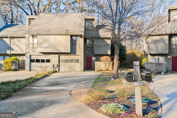 1064 Creatwood Circle SW, Smyrna