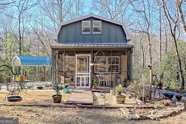 1063 Joe Davis Road, Tiger