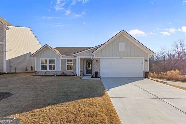 257 Traminer Way, Braselton