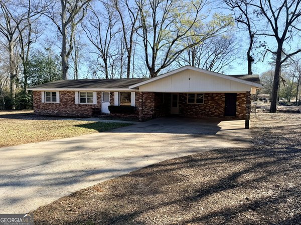 102 Lee Street, Centerville