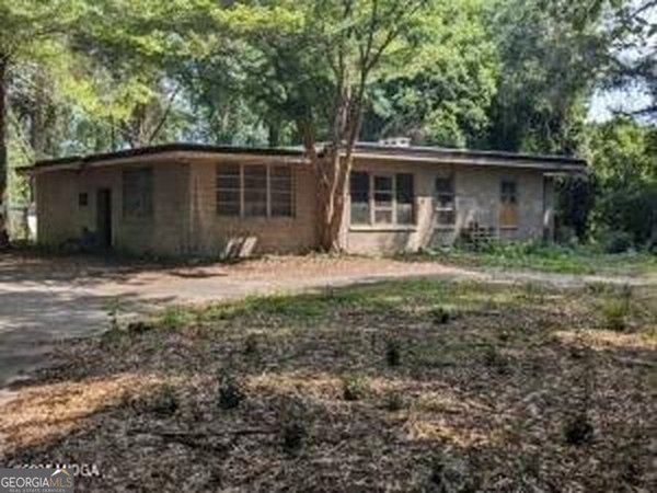 1831 Upper River Road, Macon