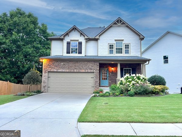 415 Crestmont Lane, Canton