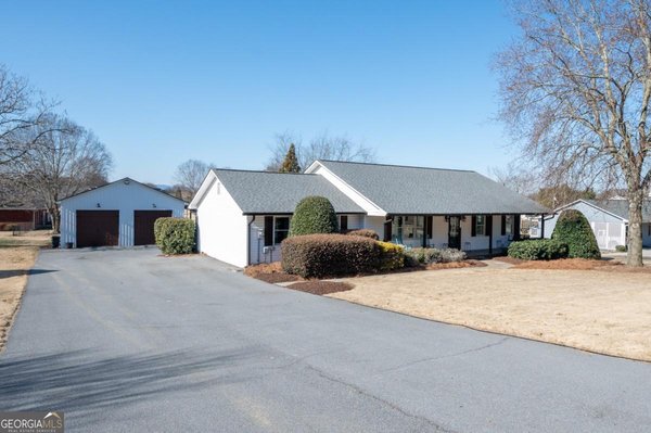 153 Thelma Road, Calhoun