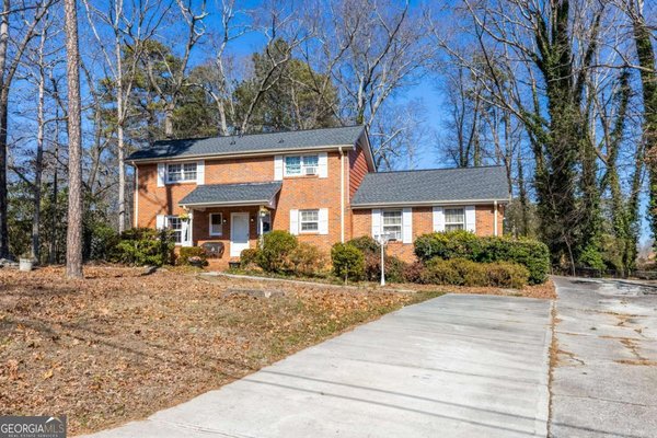 909 Rock Oak Lane, Lawrenceville