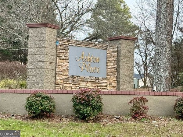 1990 Surrey Hill Circle Lawrenceville