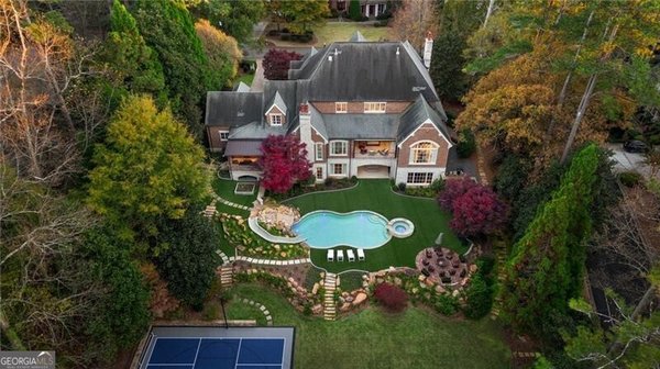 main picture of 5250 London Drive, Atlanta