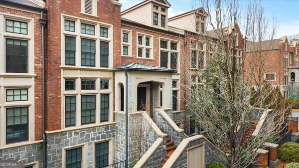 2916 Hermance Drive Brookhaven