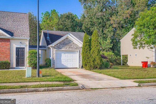 1025 Lakeside Circle, Covington