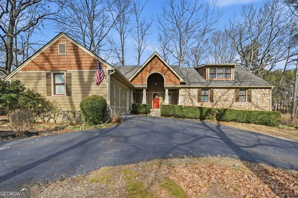 1761 Pharrs Road, Snellville