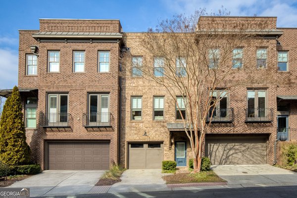 545 Canton Walk, Roswell