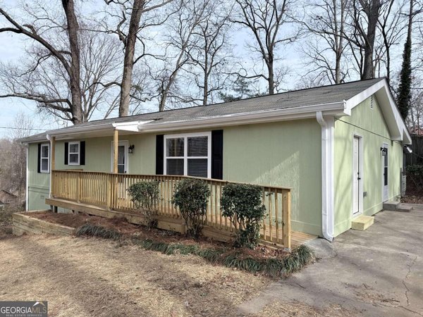 1223 Kathy Court Conyers