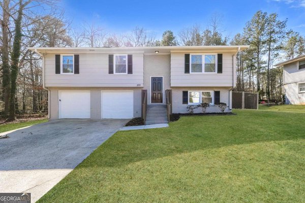 370 Valiant Lane Riverdale