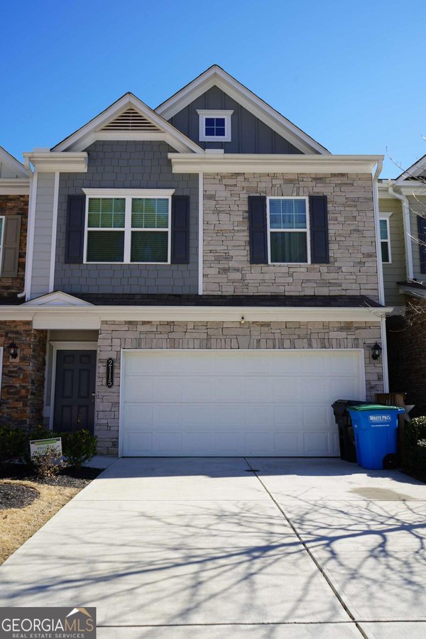 2115 Ravencliff Dr, Austell