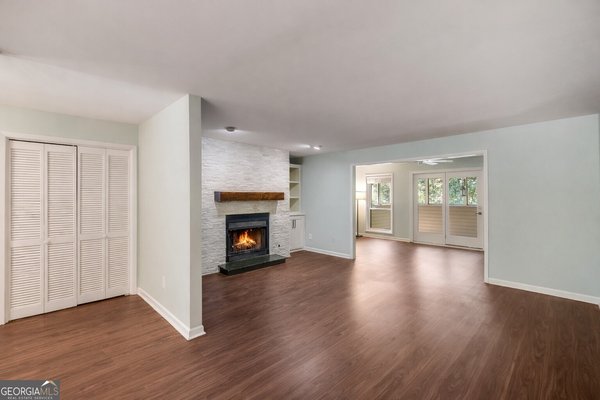 807 Wynnes Ridge Circle, Marietta