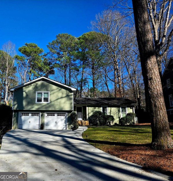 1215 Martin Ridge Road Roswell