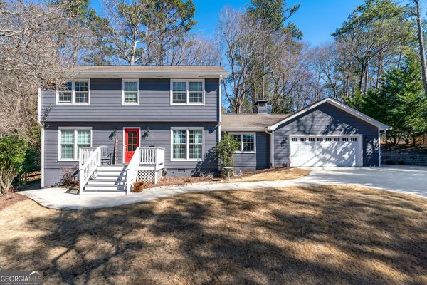 9330 Martins Lake Drive, Roswell