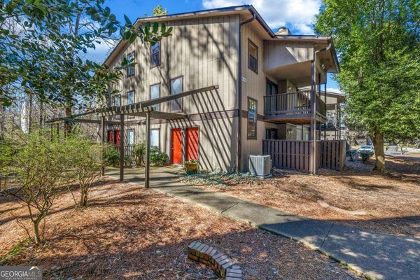 main picture of 901 River Run Drive, Atlanta