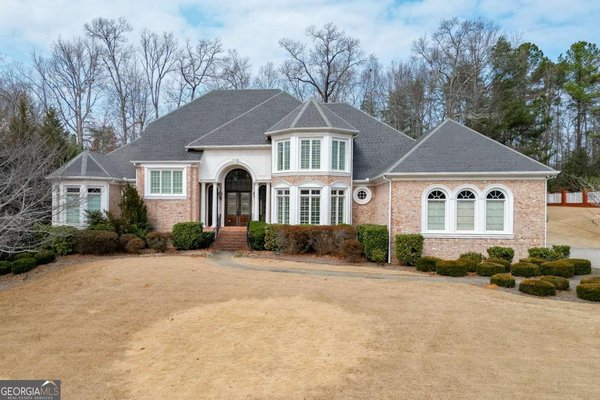 main picture of 2525 Heritage Court, Buford