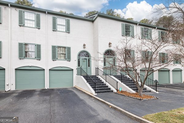 650 Moores Mill Road Square, Atlanta