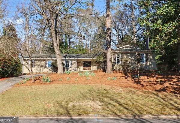 9310 Martins Lake Drive, Roswell