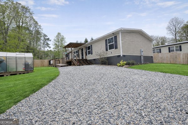 112 Fisherman Cove Lavonia