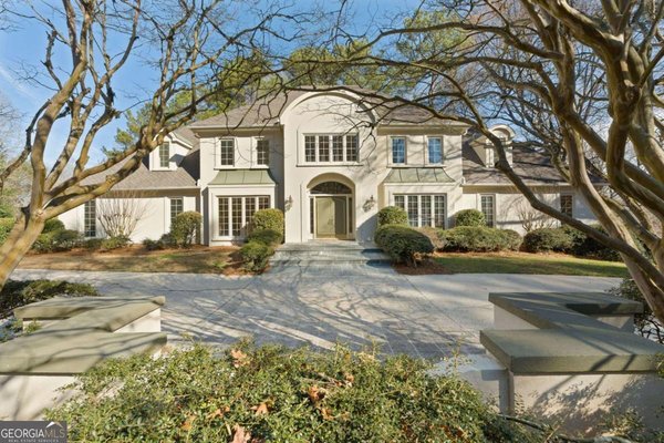 2946 Cravey Trail Atlanta