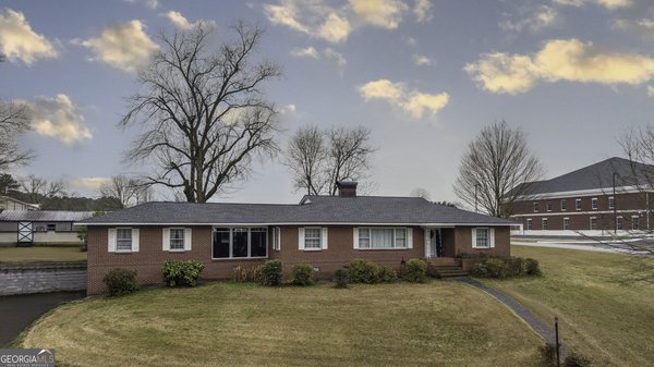 202 Iris Drive, Centre