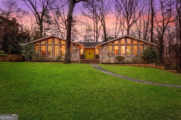 5129 Stratham Drive Dunwoody