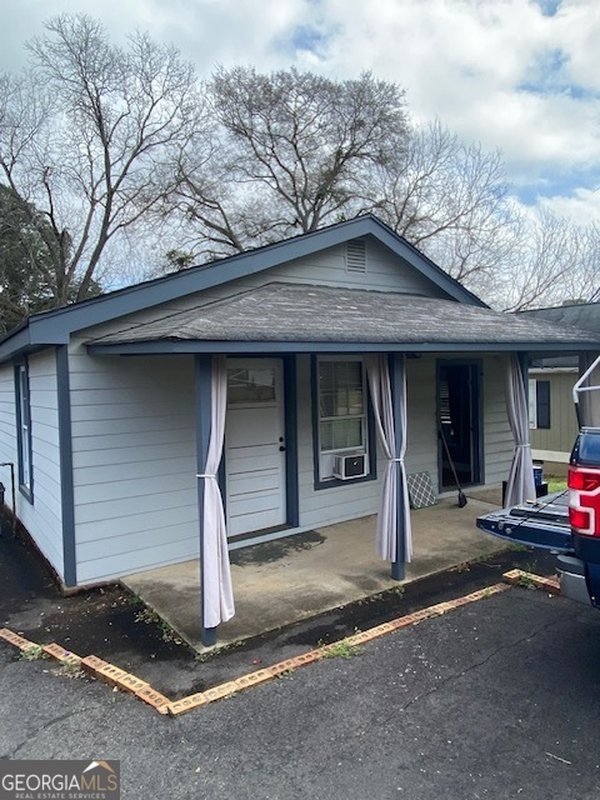 main picture of 140 Line Street, Buford