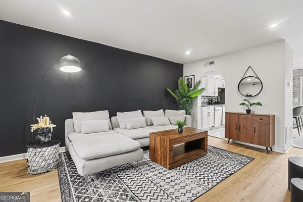 3083 Colonial Way, Atlanta