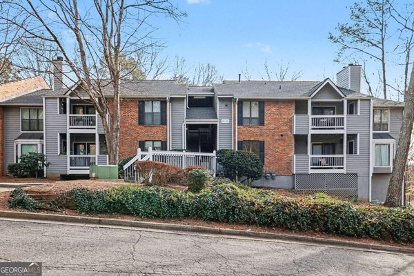 225 Warm Springs Circle, Roswell