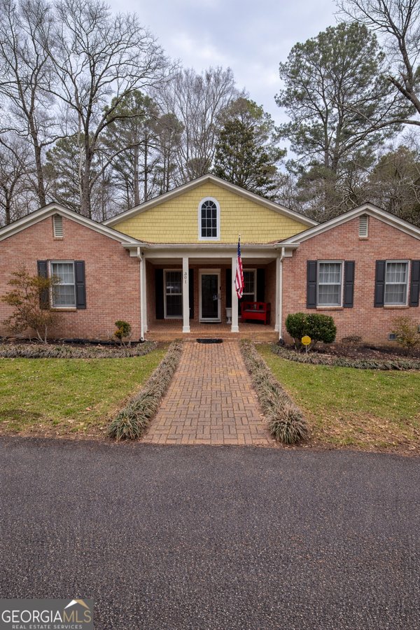 301 Warthen Street, La Fayette