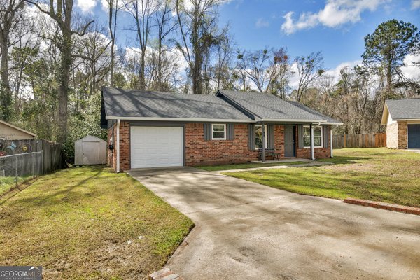 184 Sequoia Circle, Hinesville