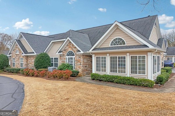 2607 Village Lane Roswell