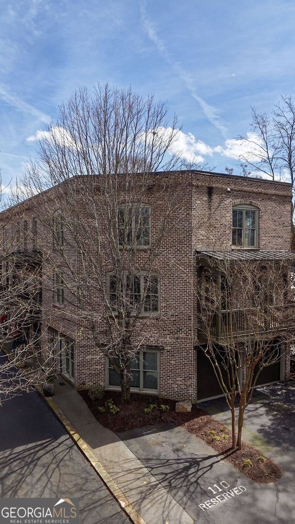 120 Green Oak Drive Roswell