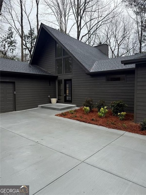 95 Lake Top Court, Roswell